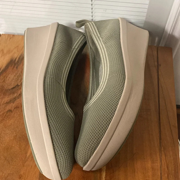 Cloudsteppers by Clarks - Soft Cushion - light green  - Size 8 N - Picture 4 of 7